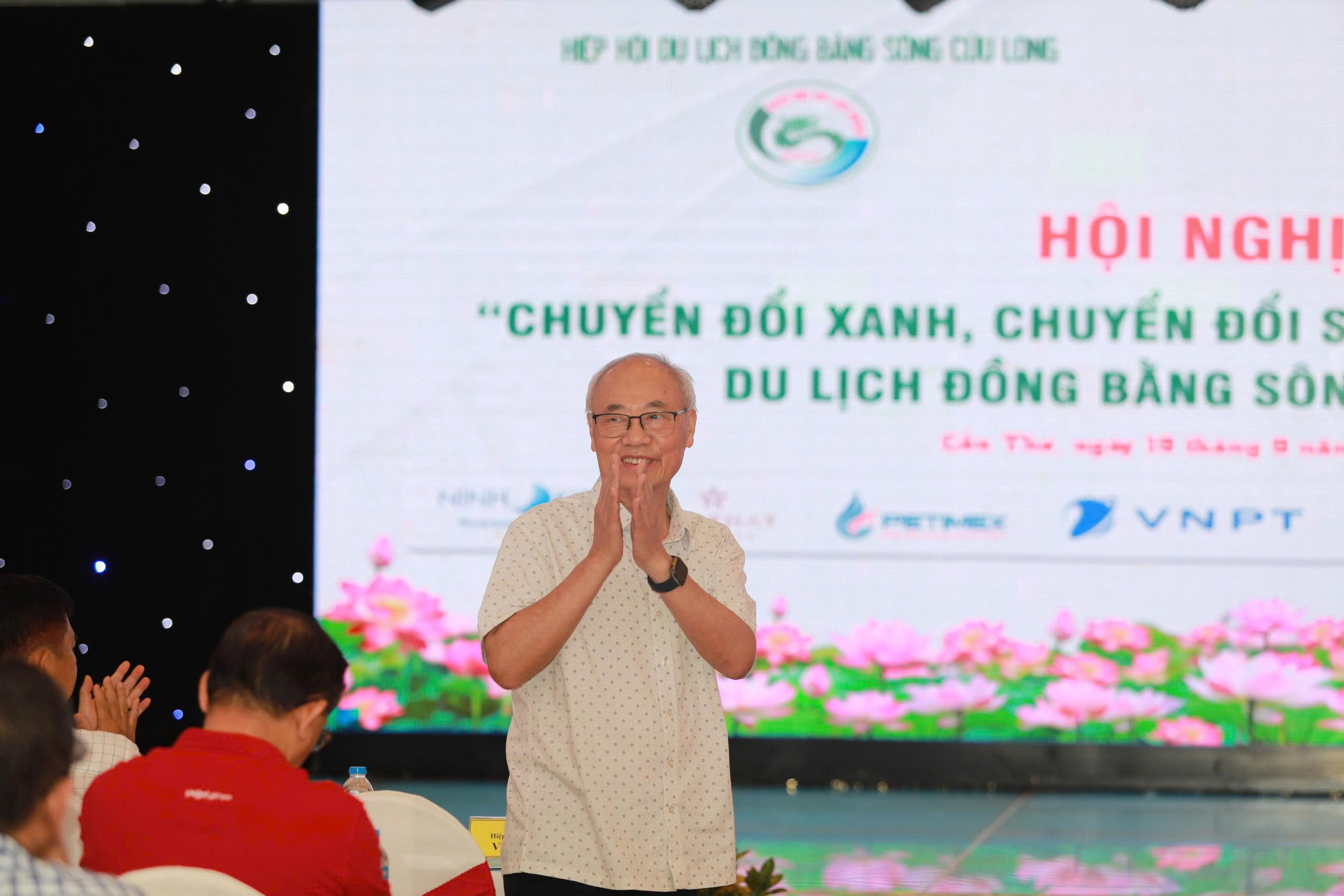 Ông Vũ Thế Bình, Chủ tịch Hiệp hội Du lịch Việt Nam, tham dự và hoan nghênh sự kiện. 